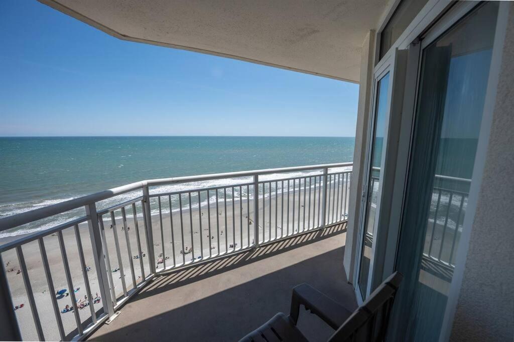 マートルビーチ Baywatch Renovated, Unobstructed Oceanfront Views!ヴィラ エクステリア 写真