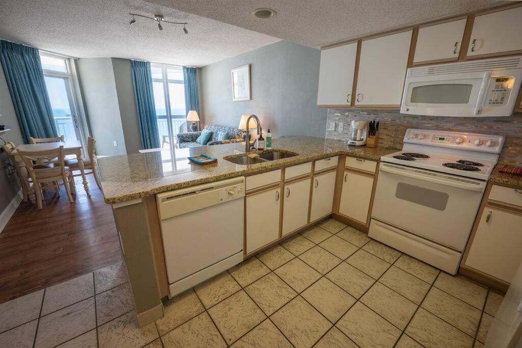 マートルビーチ Baywatch Renovated, Unobstructed Oceanfront Views!ヴィラ エクステリア 写真