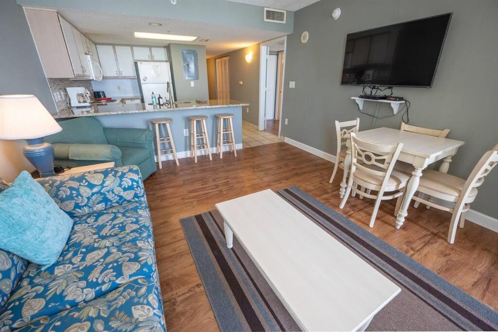 マートルビーチ Baywatch Renovated, Unobstructed Oceanfront Views!ヴィラ エクステリア 写真