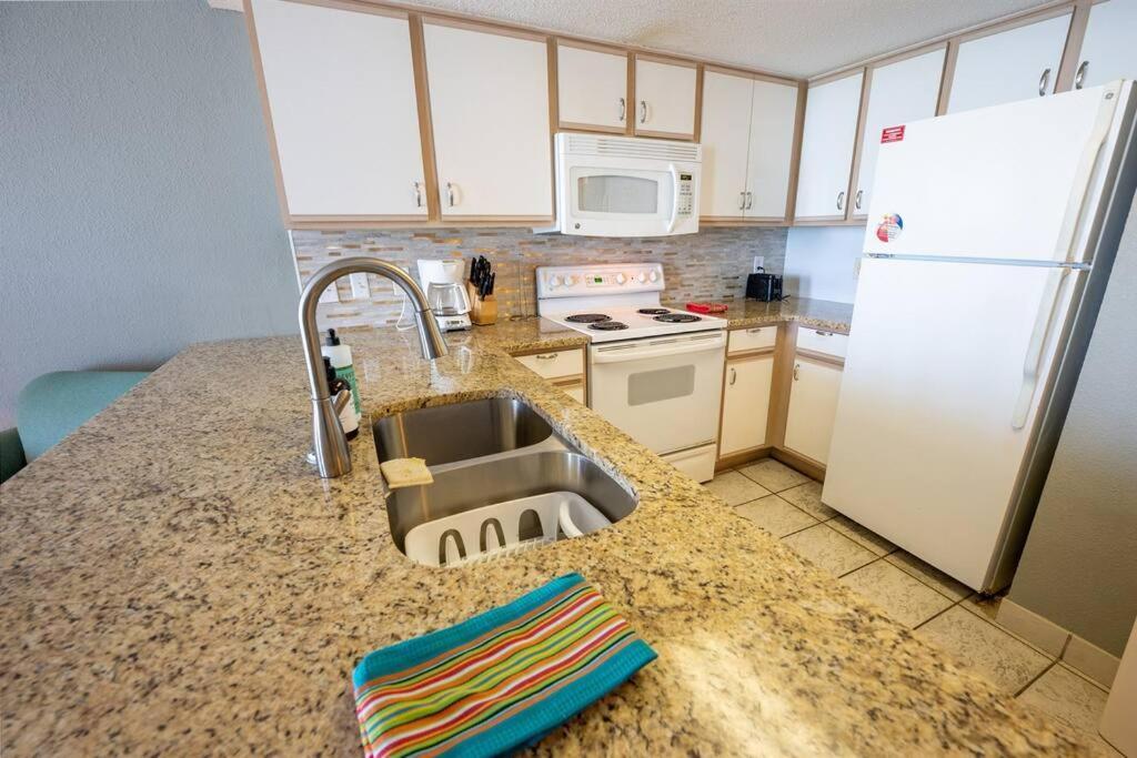 マートルビーチ Baywatch Renovated, Unobstructed Oceanfront Views!ヴィラ エクステリア 写真