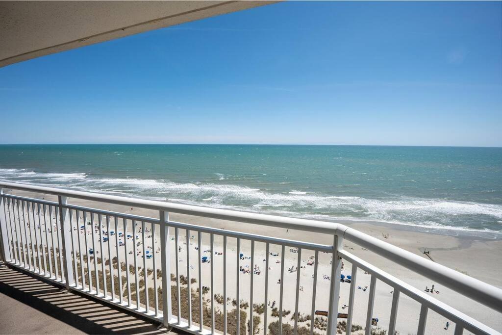マートルビーチ Baywatch Renovated, Unobstructed Oceanfront Views!ヴィラ エクステリア 写真
