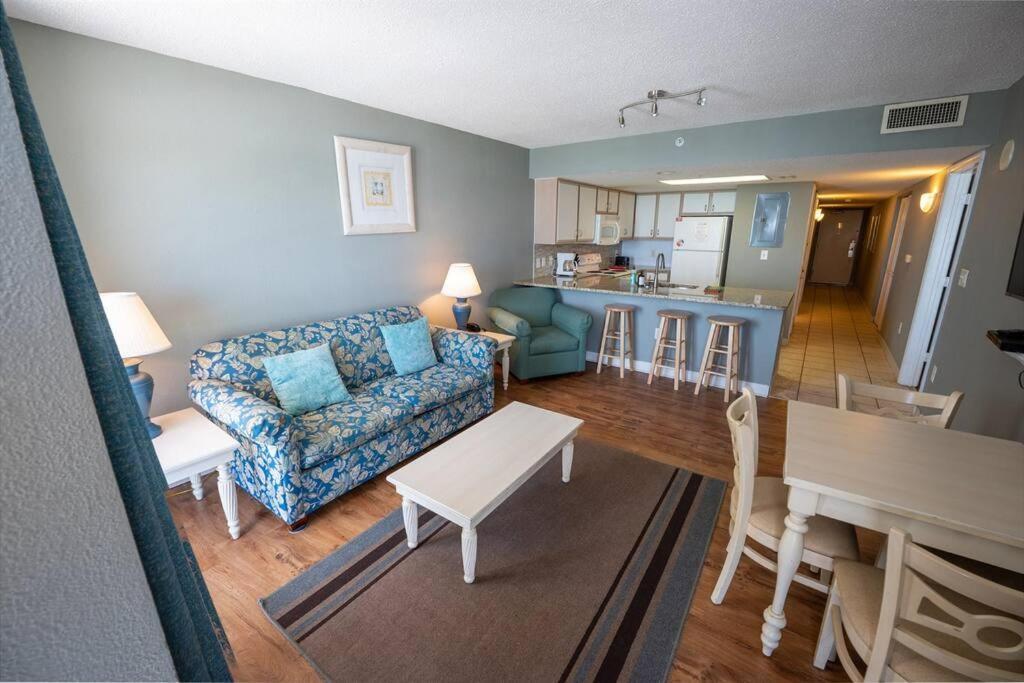 マートルビーチ Baywatch Renovated, Unobstructed Oceanfront Views!ヴィラ エクステリア 写真