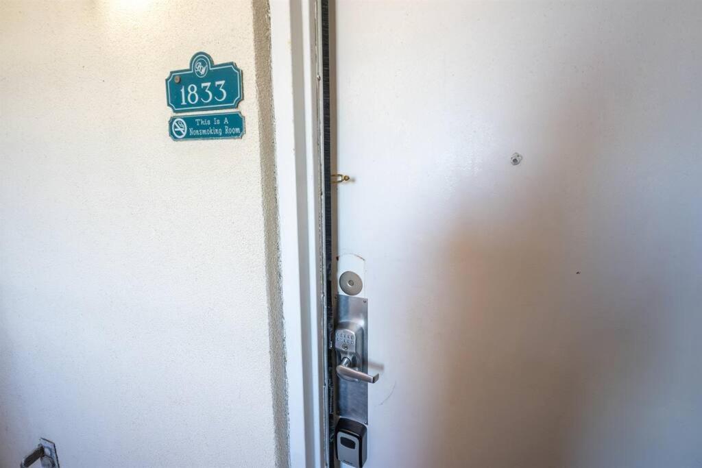 マートルビーチ Baywatch Renovated, Unobstructed Oceanfront Views!ヴィラ エクステリア 写真